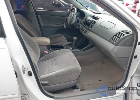 2004 Toyota Camry Le/Se/Std/Xle z USA, uszkodzony, nr VIN JTDBE32K740258869